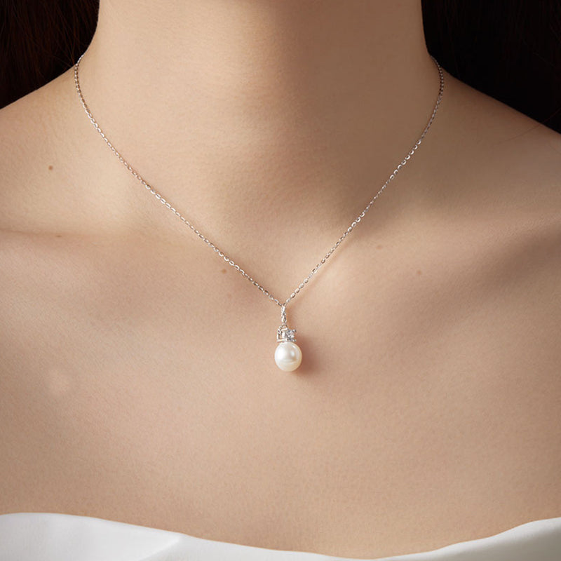 Elegant Imitation Pearl Pendant Necklace